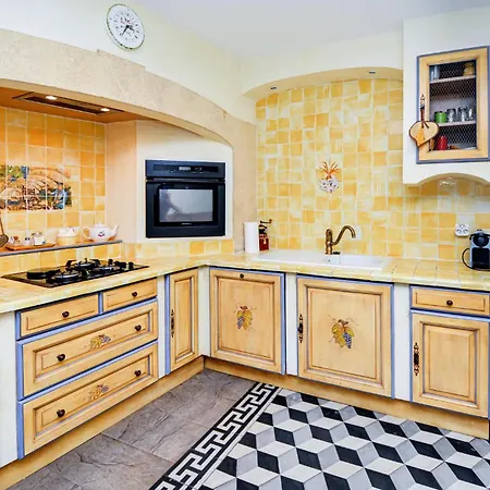 5 Bedroom Lovely In Uzes *