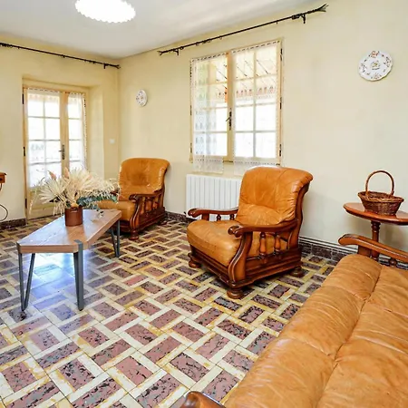 5 Bedroom Lovely In Uzes Baron (Gard)