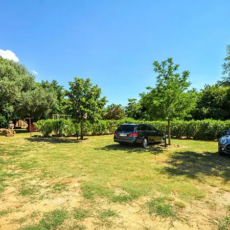 Holiday home 5 Bedroom Lovely In Uzes Baron (Gard)