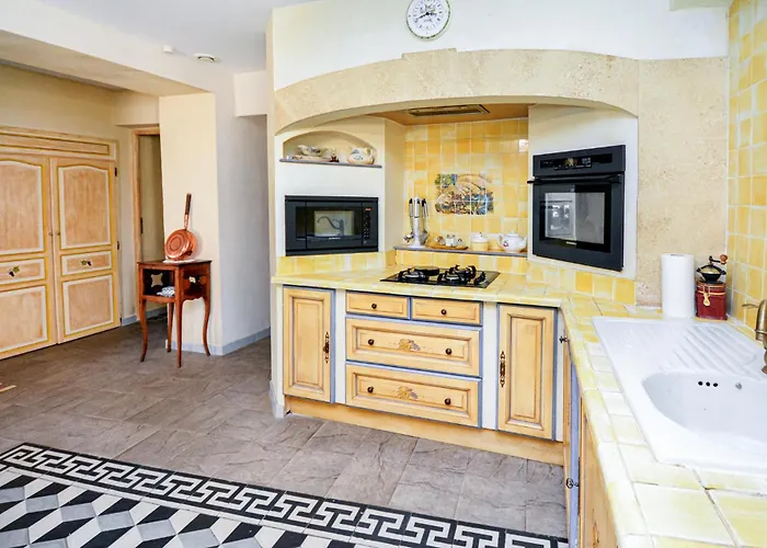 Casa de Férias Pet Friendly In Uzes Baron (Gard)