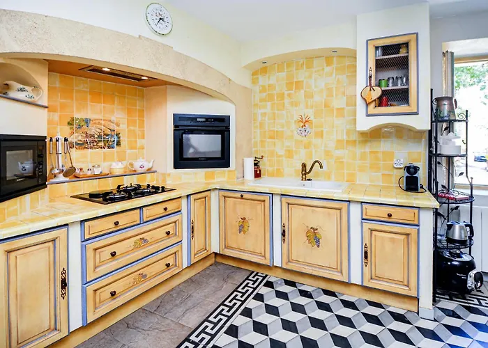 Pet Friendly In Uzes *